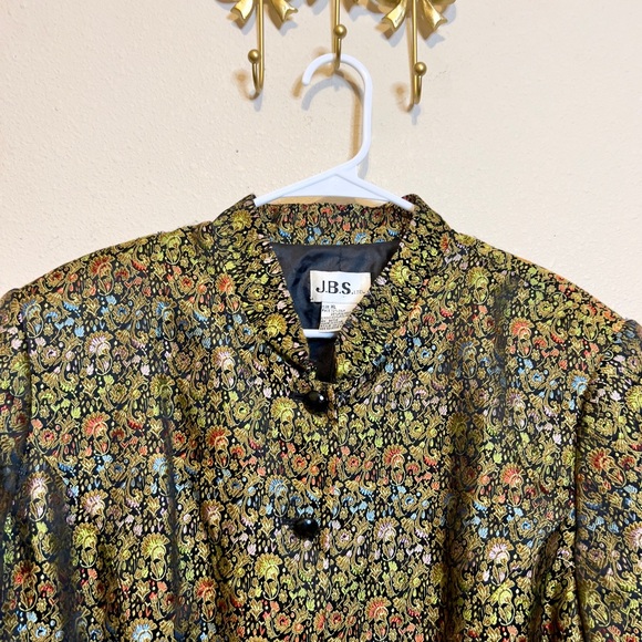 J.B.S. Women's Floral Patterned Blazer. Size XL - Picture 2 of 5